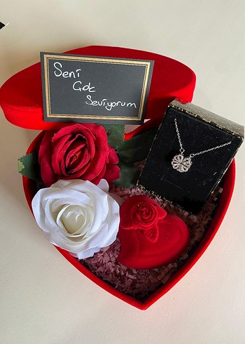 Kalp Kutuda Altın Renkli Yüzük ve Kolye Seti - Görsel 3