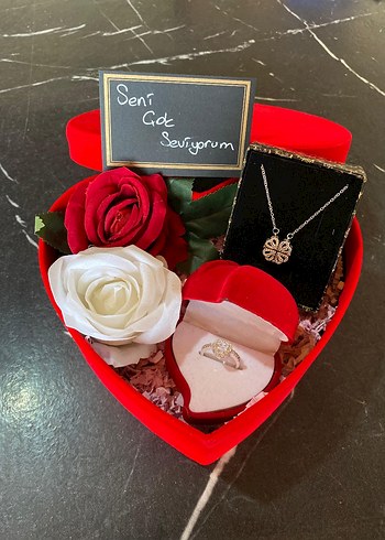 Kalp Kutuda Altın Renkli Yüzük ve Kolye Seti - Görsel 2