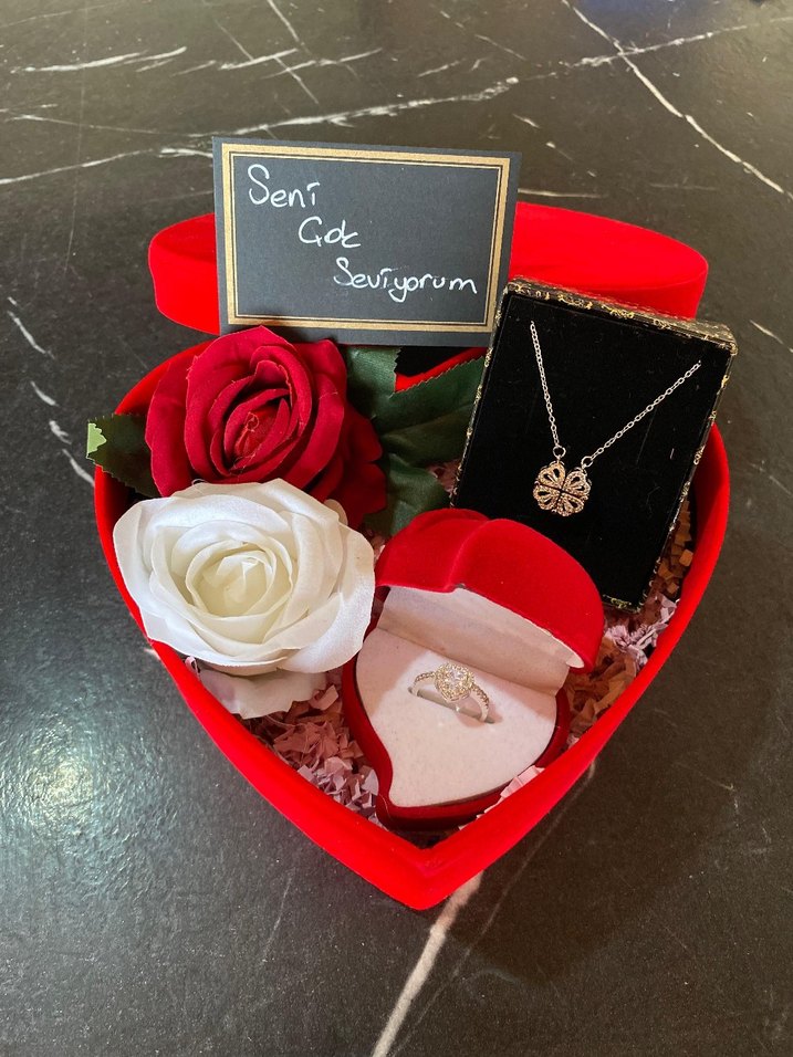 Kalp Kutuda Altın Renkli Yüzük ve Kolye Seti - Görsel 2