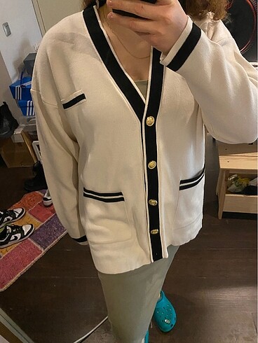 Krem gold düğmeli triko oversized hırka