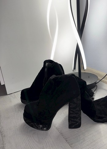 SİYAH TOPUKLU ÇİZME 38 NUMARA - Görsel 5