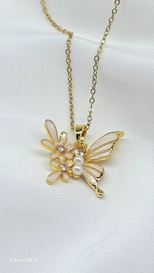 Altın Renkli Mini Çiçekli Kelebek Kolye - Görsel 2