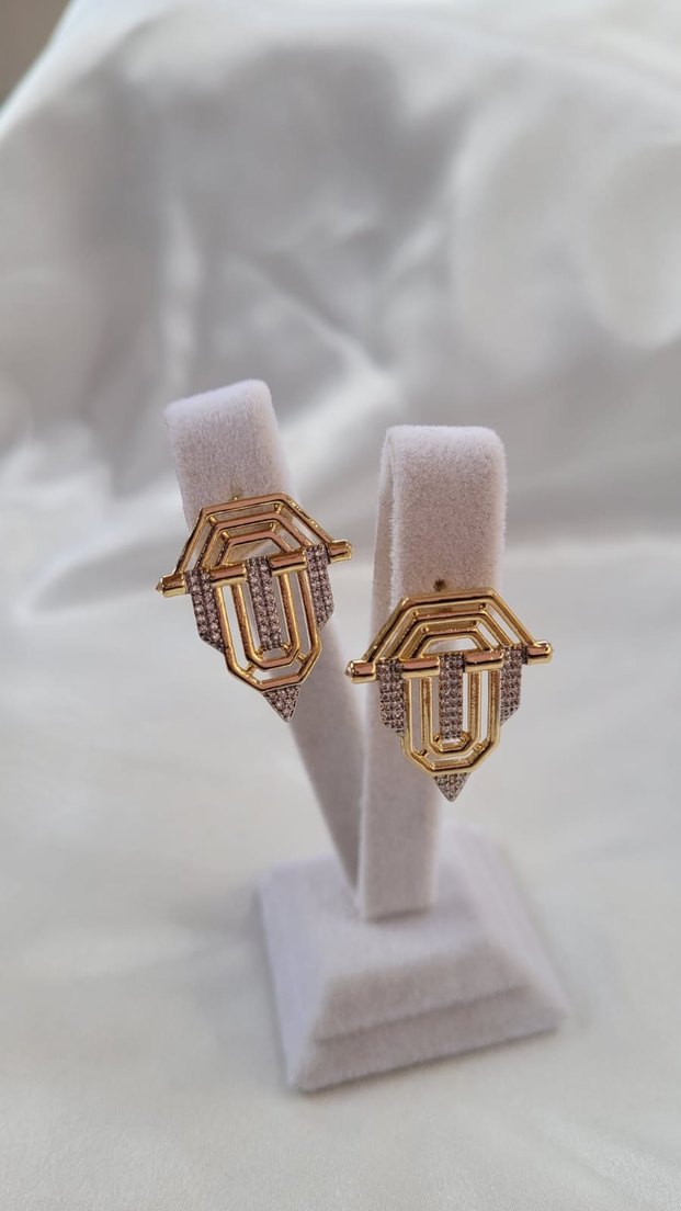 Altın Renk Mini Klasik Küpeler - Görsel 2