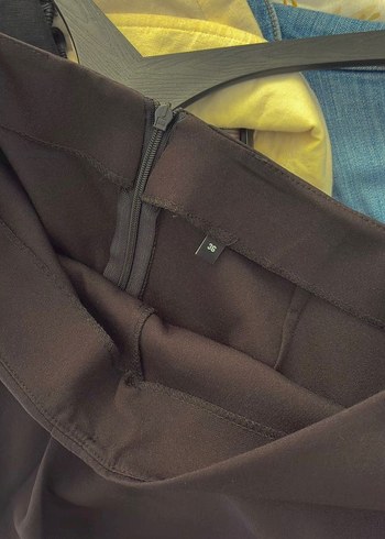 Zincir Detaylı Siyah Şort Etek 36 - Görsel 3