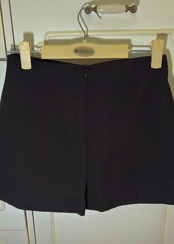 Zincir Detaylı Siyah Şort Etek 36 - Görsel 2