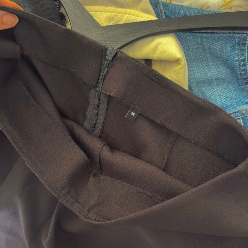 Zincir Detaylı Siyah Şort Etek 36 - Görsel 3