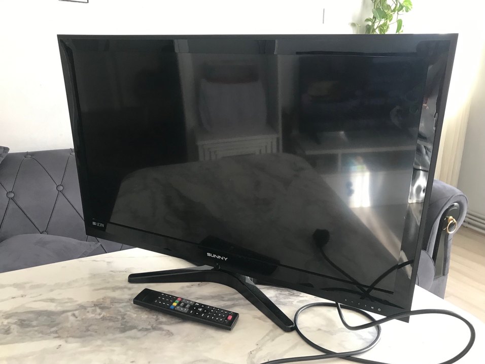 Siyah Sunny Televizyon ve Uzaktan Kumanda - Görsel 2