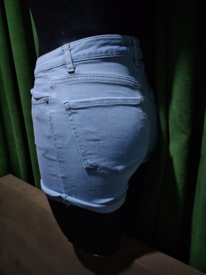 LC WAİKİKİ Düğmeli Mini Kadın Kot Şort - Görsel 2