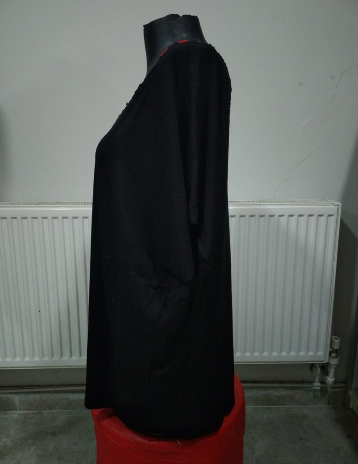 Drapeli Siyah V Yaka Uzun Kadın Tunik - Görsel 5