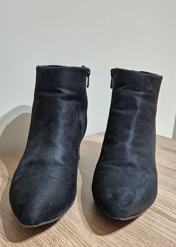 Siyah Süet Kadın Bot, Krokodil Desenli Topuk - Görsel 2