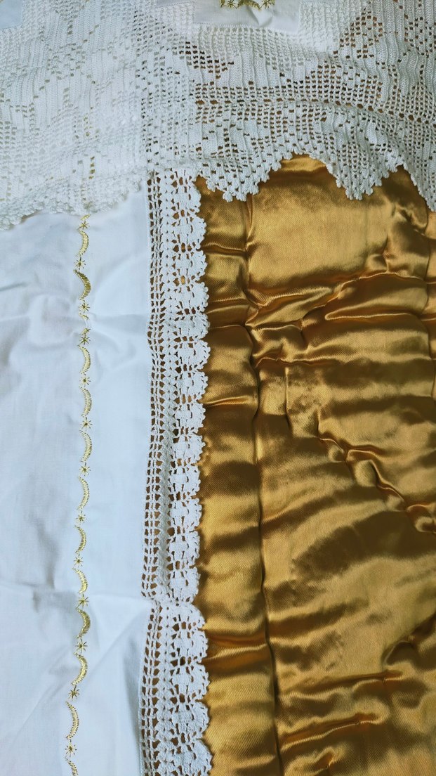 Bej Nakışlı Parlak Yorgan - Görsel 4