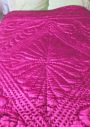 Nakışlı Beyaz Parlak Yatak Örtüsü - Görsel 2