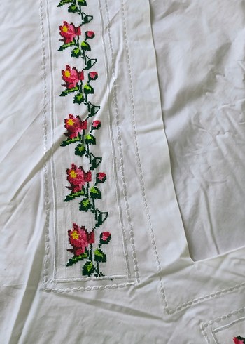 Nakışlı Beyaz Parlak Yatak Örtüsü - Görsel 6