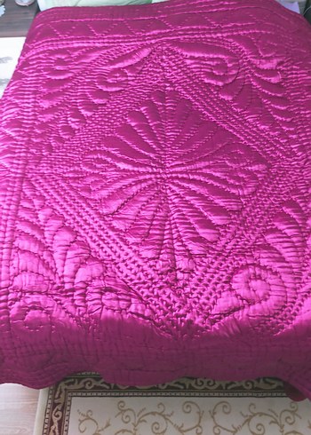 Nakışlı Beyaz Parlak Yatak Örtüsü - Görsel 3