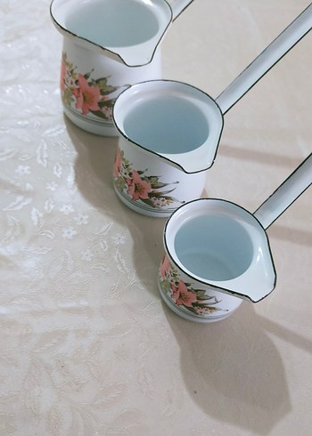 Beyaz Porselen Çiçek Desenli Çaydanlık - Görsel 3