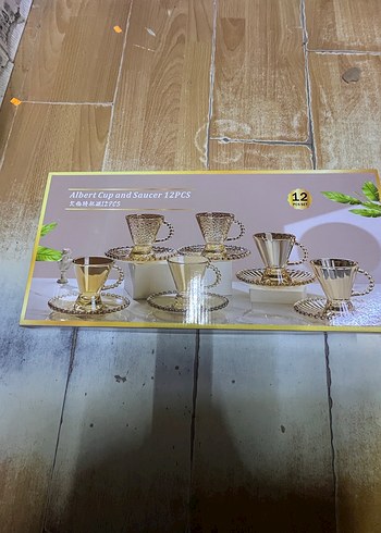 Altın Renkli Parlak Cam Fincan ve Tabağı - Görsel 4