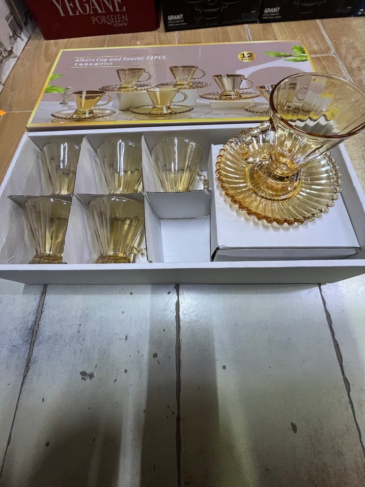 Altın Renkli Parlak Cam Fincan ve Tabağı - Görsel 2