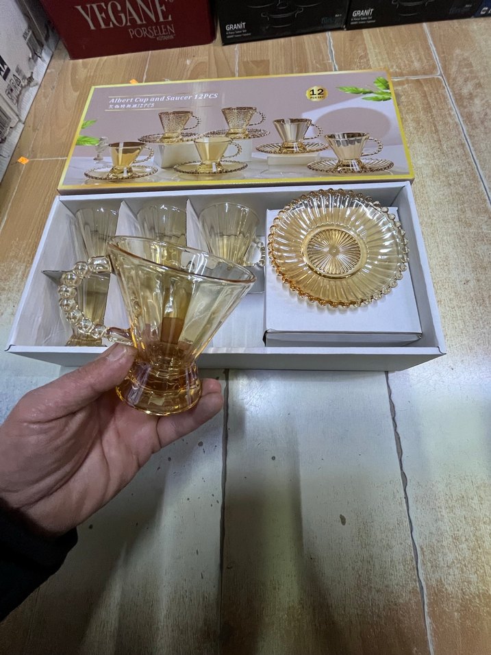 Altın Renkli Parlak Cam Fincan ve Tabağı - Görsel 3