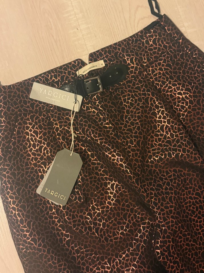 Kahverengi Yılan Desenli Kemerli Pantolon - Görsel 2