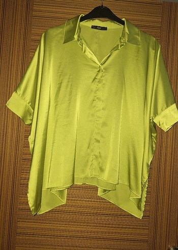 Yeşil Saten V Yakalı Kadın Gömlek - Görsel 3