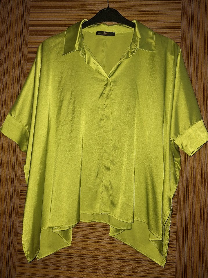 Yeşil Saten V Yakalı Kadın Gömlek - Görsel 2