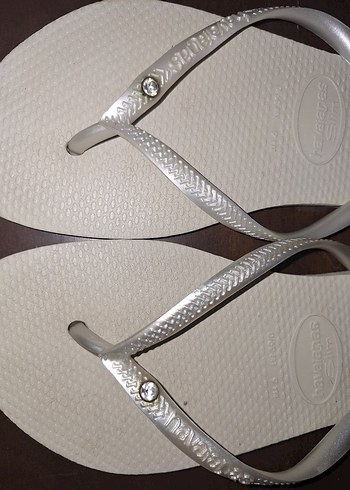 Beyaz Minimalist Kadın Parmak Arası Terlik - Görsel 3