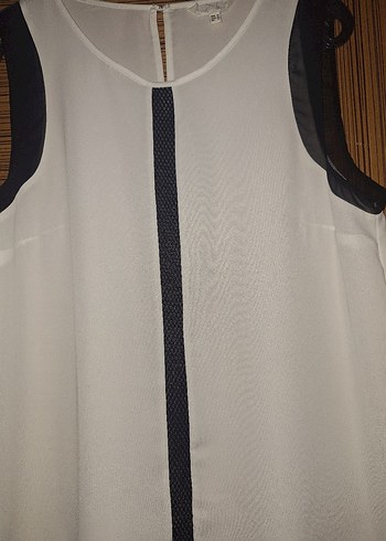 Kemer Detaylı Kolsuz Beyaz Bluz - Görsel 2