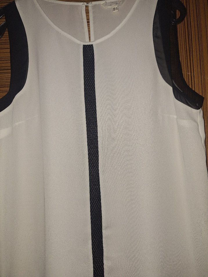 Kemer Detaylı Kolsuz Beyaz Bluz - Görsel 2