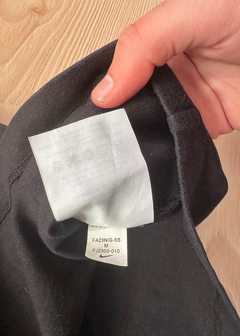 Erkek Siyah Nike Kolsuz Basket Antrenman Üstü - Görsel 3