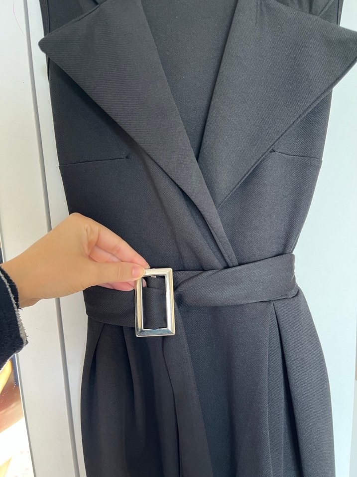 Siyah V Yaka Kemerli Elbise - Görsel 3