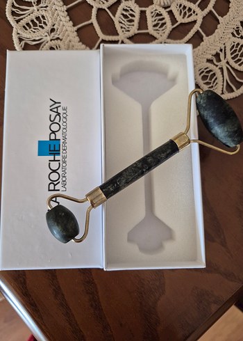 La Roche-Posay Doğal Taş Yüz Masaj Aleti - Görsel 2