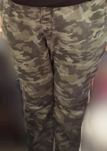 Kadın Kamuflaj Desenli Kemerli Rahat Pantolon - Görsel 4