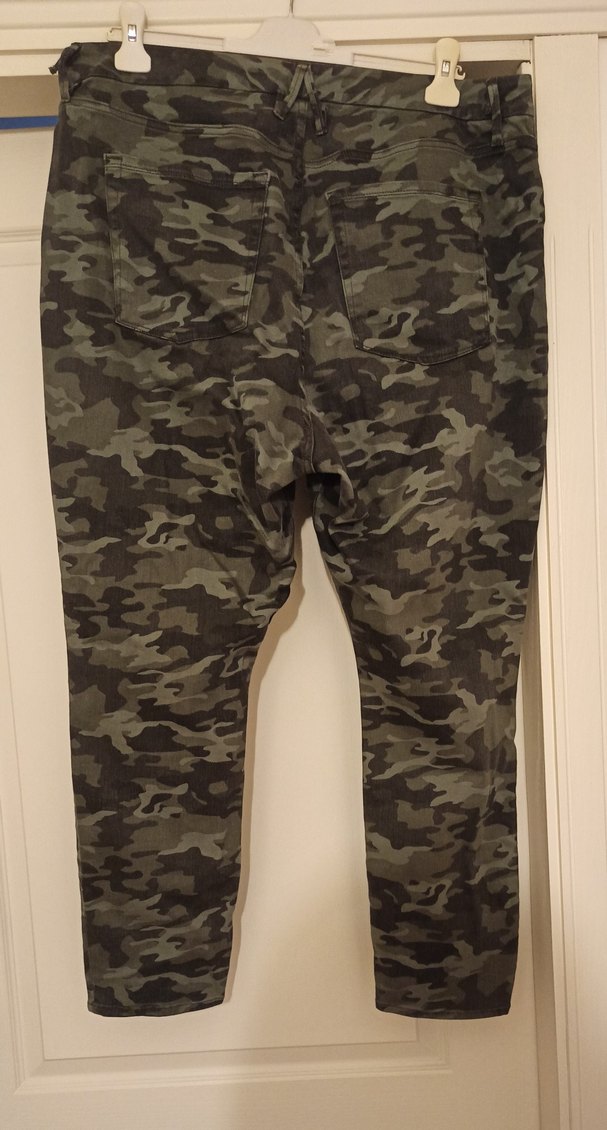 Kadın Kamuflaj Desenli Kemerli Rahat Pantolon - Görsel 2