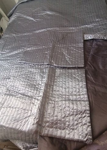 Gri Düz Desen Yatak Örtüsü - Görsel 3