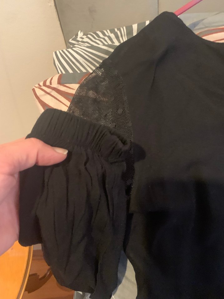 Siyah V Yaka Dantel detaylı Uzun Kollu Bluz - Görsel 3