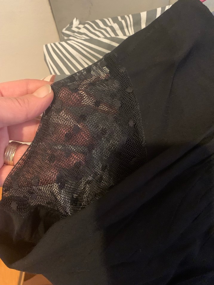 Siyah V Yaka Dantel detaylı Uzun Kollu Bluz - Görsel 2