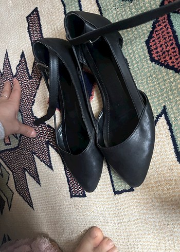 Siyah 
Deri Tokalı Topuklu Kadın Babet - Görsel 2