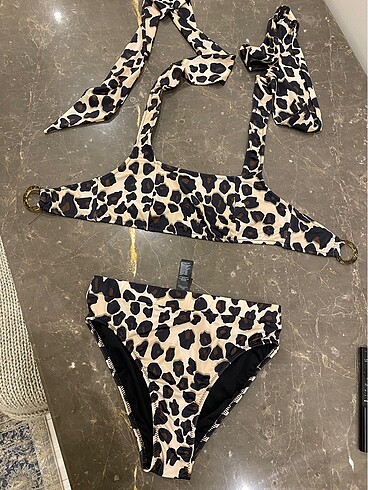 Leopar bikini takımı