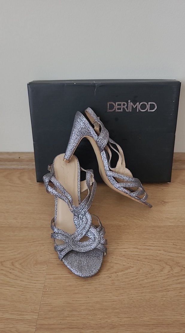 Gri Yılan Desenli Tokalı Topuklu Kadın Ayakkabı - Görsel 2