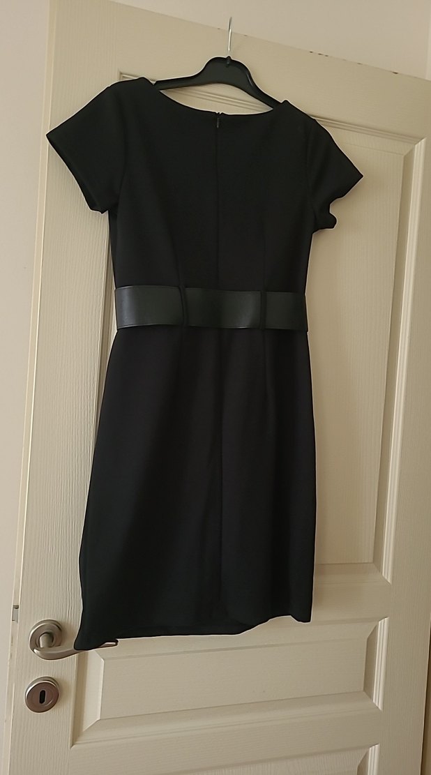 Kemer Detaylı Siyah Midi Ofis Elbisesi - Görsel 2