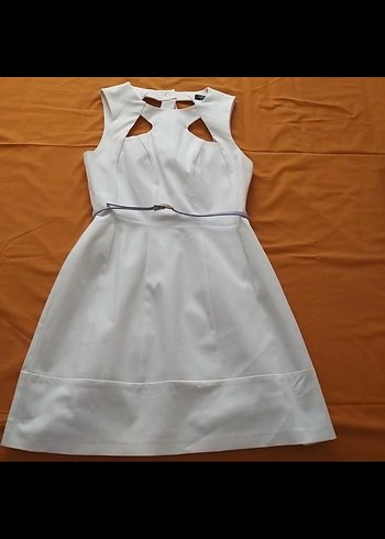 Beyaz Midi V Yakalı Kemerli Elbise - Görsel 4