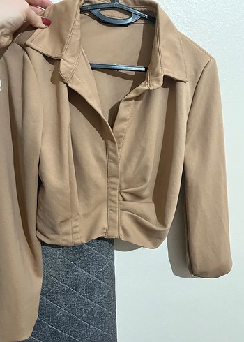 Bej Düğmeli Kısa Kadın bluz - Görsel 2