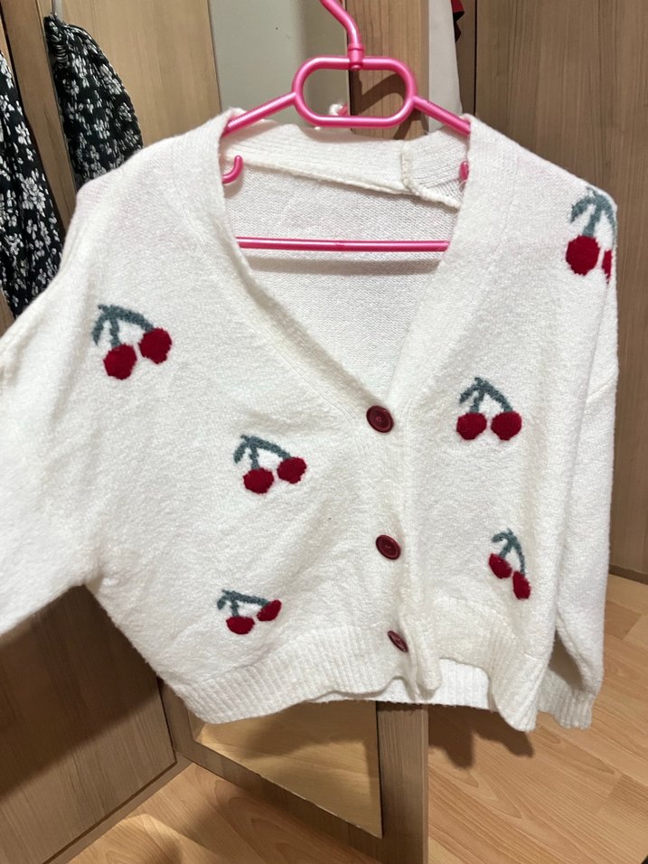 Nakışlı Beyaz V Yaka Kadın Hırka - Görsel 2