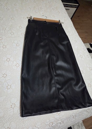 Parlak Siyah Deri Midi Şort - Görsel 2