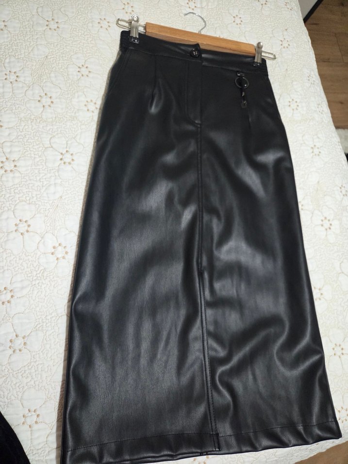 Parlak Siyah Deri Midi Şort - Görsel 3