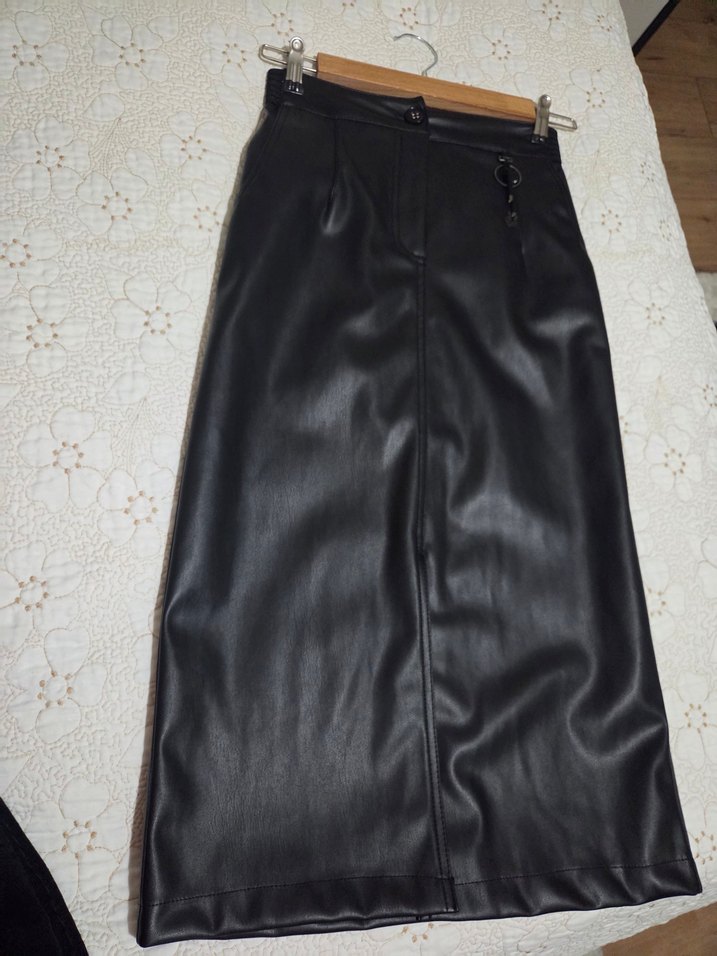 Parlak Siyah Deri Midi Şort - Görsel 4