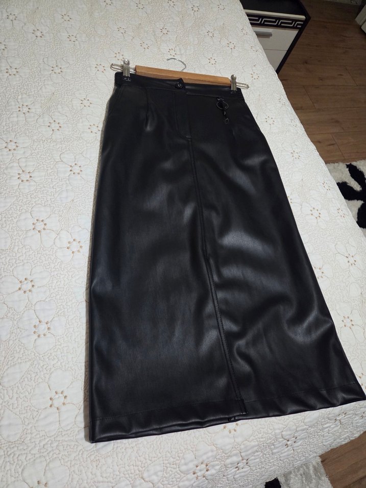 Parlak Siyah Deri Midi Şort - Görsel 2