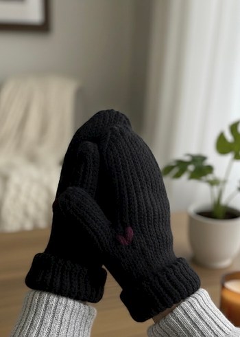 Kalp İşlemeli Kadın Eldiven - Görsel 2