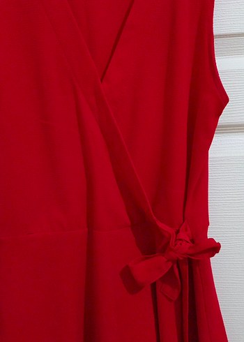 Kırmızı V Yakalı Drapeli Kolsuz Bluz - Görsel 2