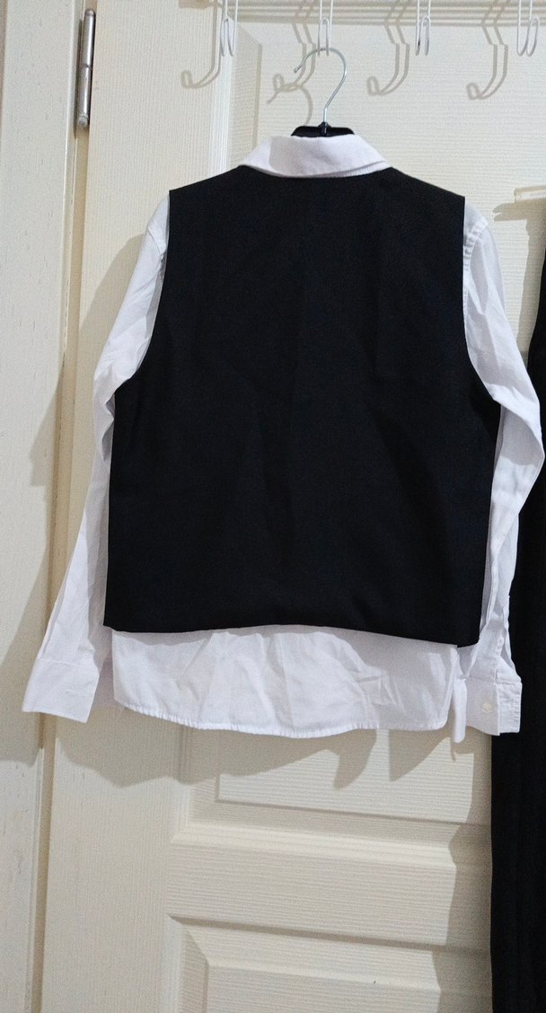 Çocuk Siyah Düğmeli Yelek - Görsel 2